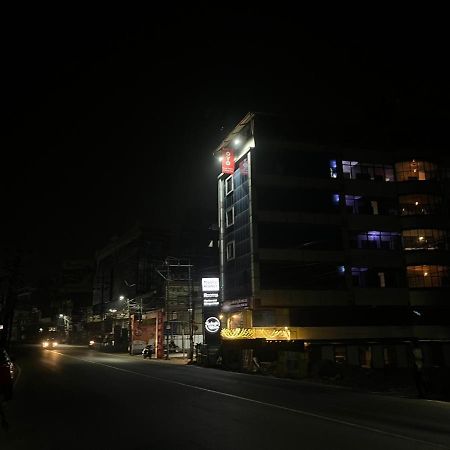 Tower 21 Regency Hotel Kochi Екстериор снимка
