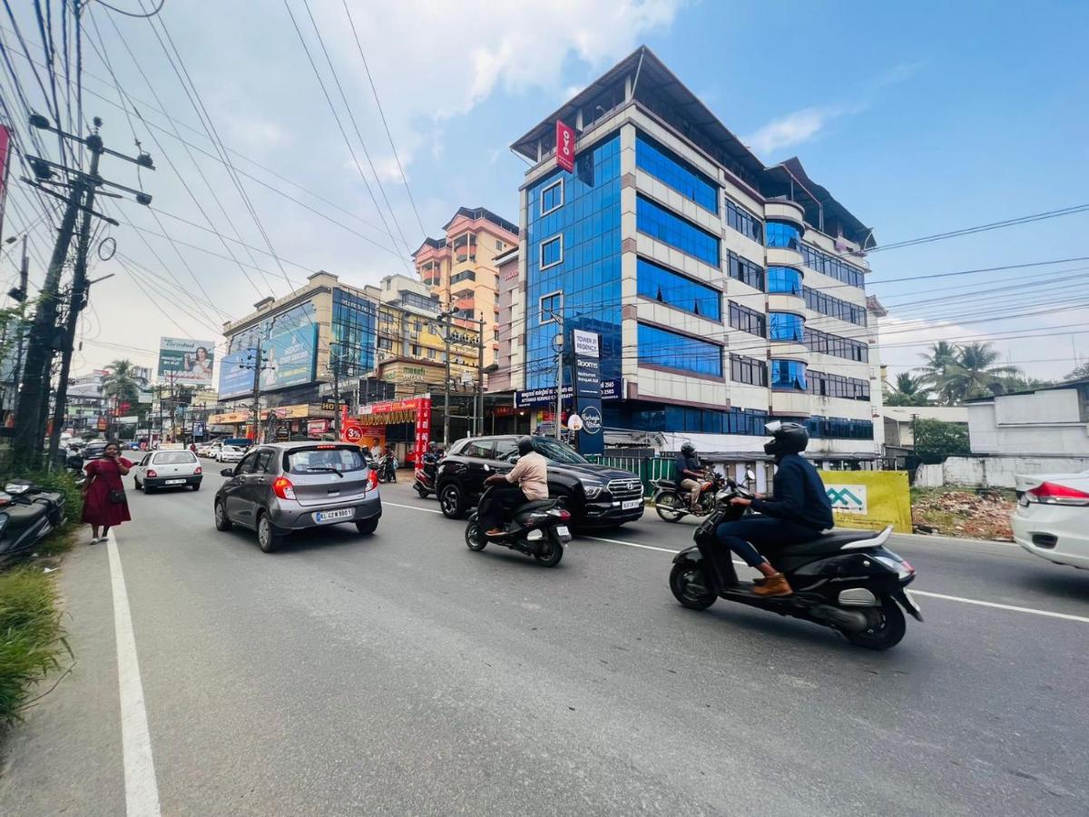 Tower 21 Regency Hotel Kochi Екстериор снимка