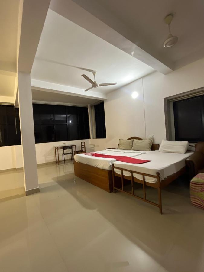 Tower 21 Regency Hotel Kochi Екстериор снимка