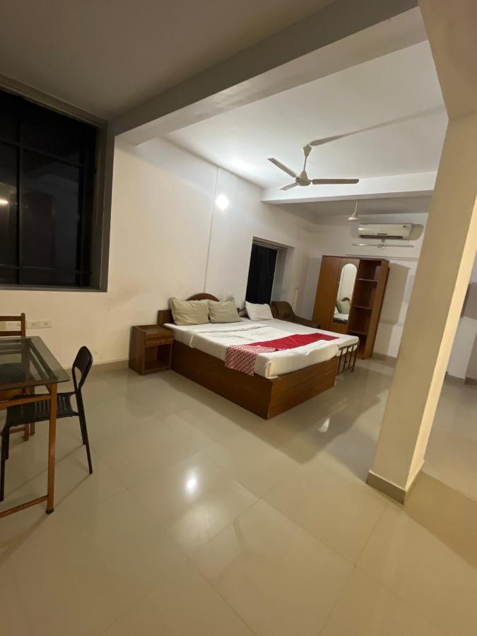 Tower 21 Regency Hotel Kochi Екстериор снимка