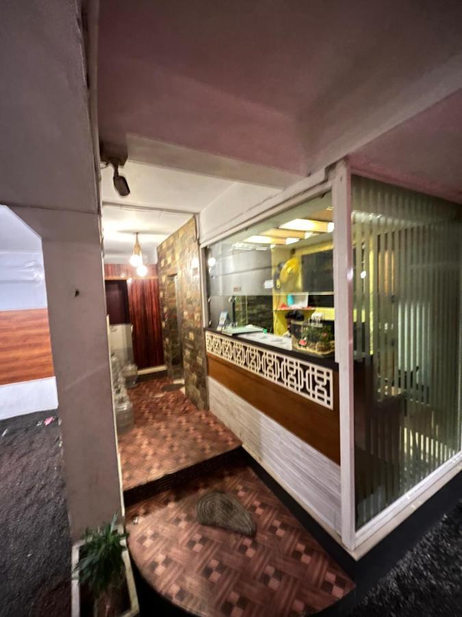 Tower 21 Regency Hotel Kochi Екстериор снимка