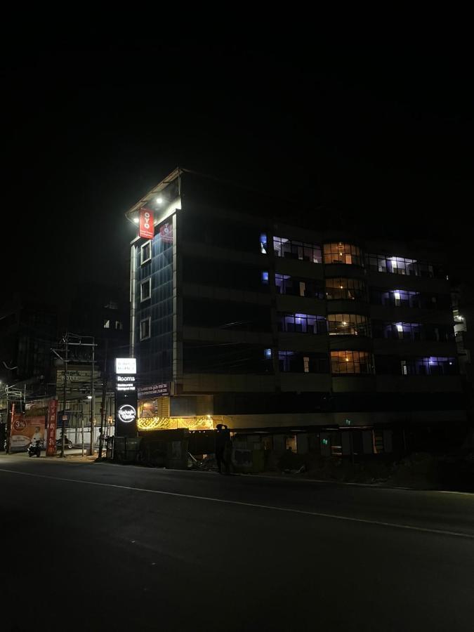 Tower 21 Regency Hotel Kochi Екстериор снимка