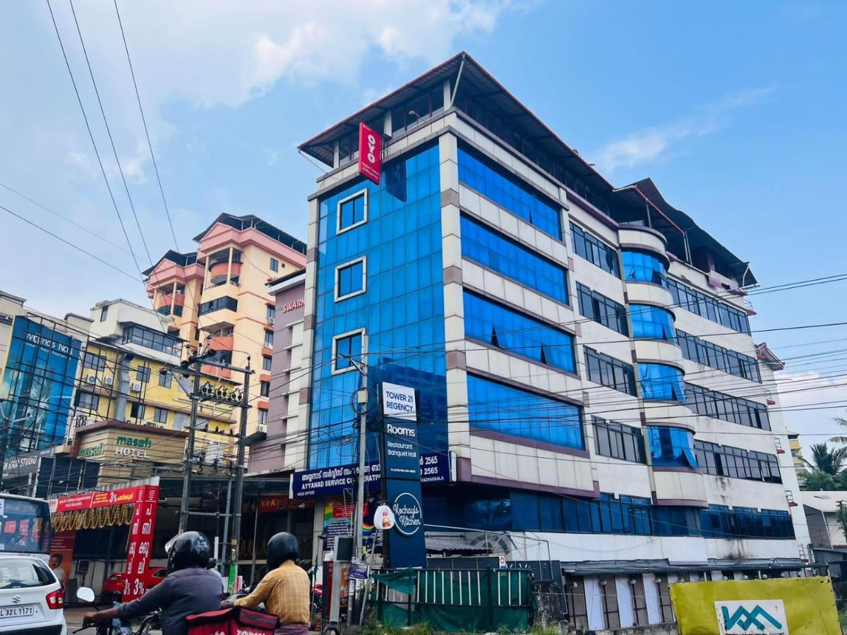 Tower 21 Regency Hotel Kochi Екстериор снимка