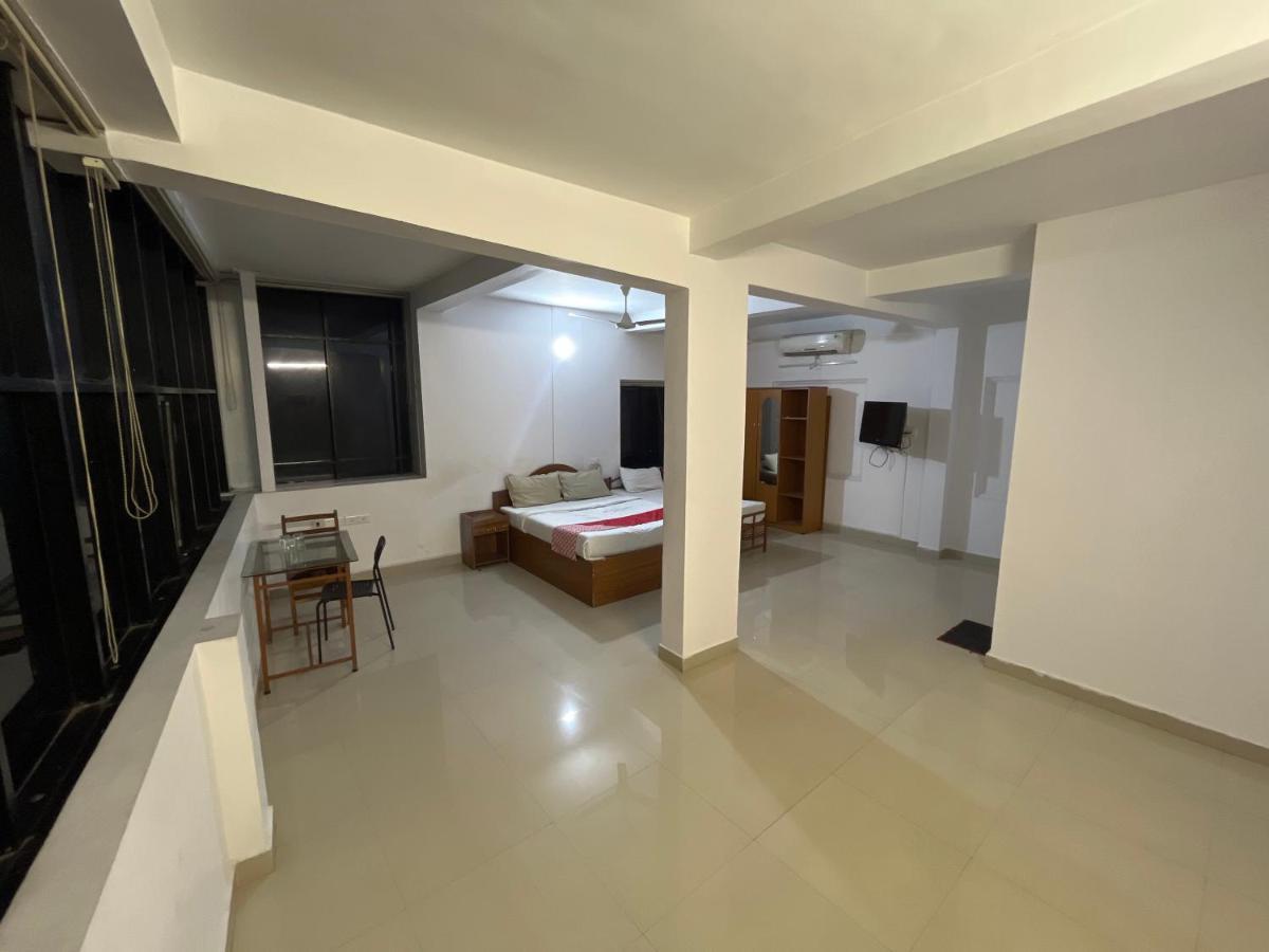 Tower 21 Regency Hotel Kochi Екстериор снимка